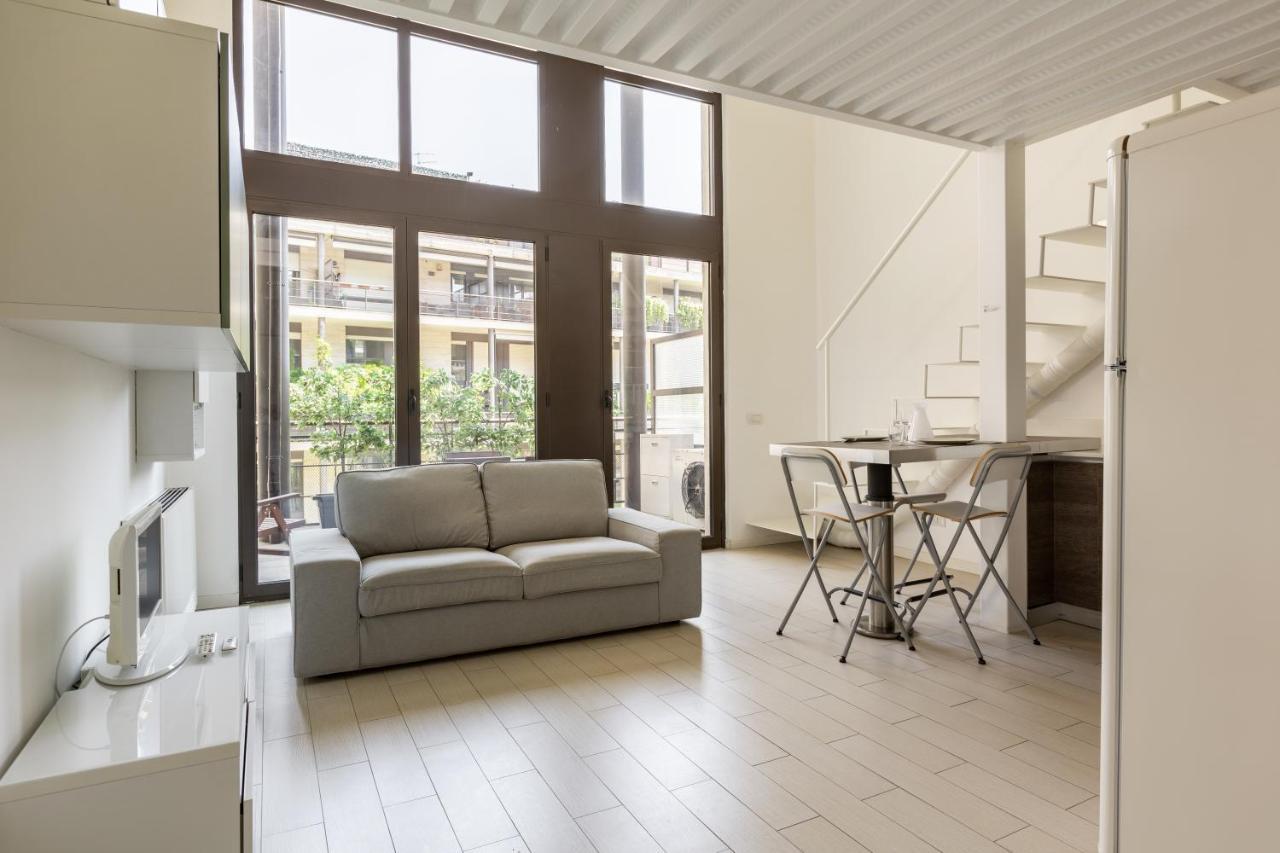 Апартаменты Elegant Loft With Balcony! Милан Экстерьер фото