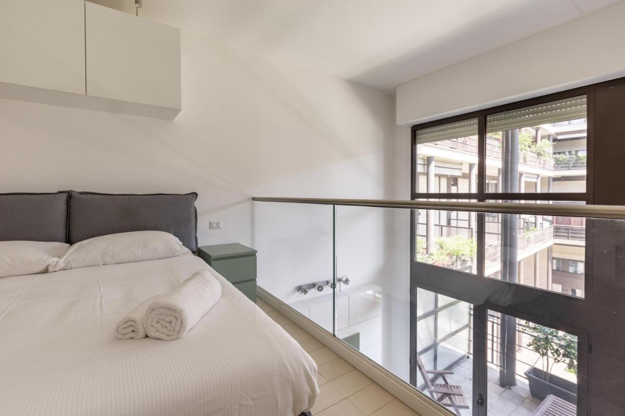 Апартаменты Elegant Loft With Balcony! Милан Экстерьер фото