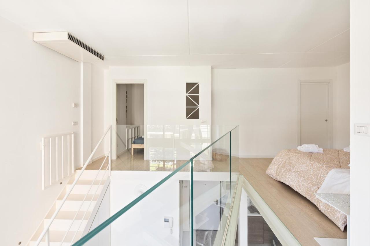 Апартаменты Elegant Loft With Balcony! Милан Экстерьер фото